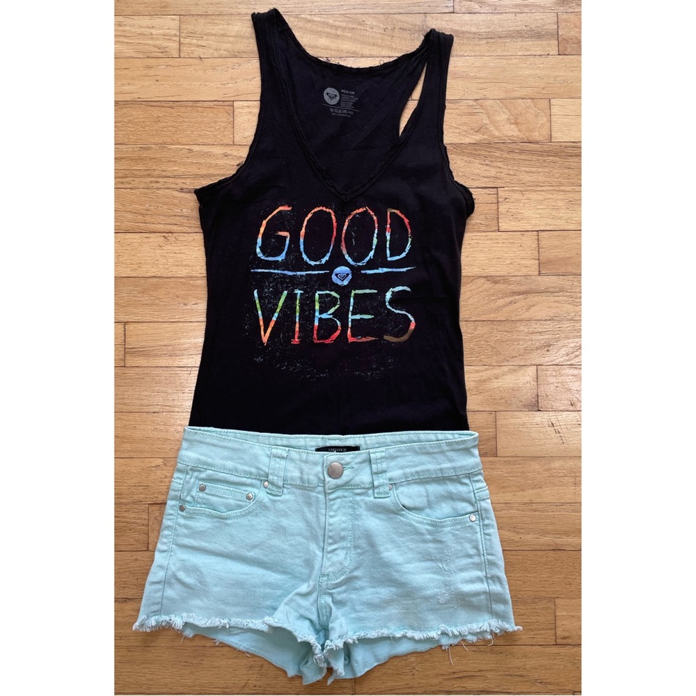 'GOOD VIBES' V-Neck Tank